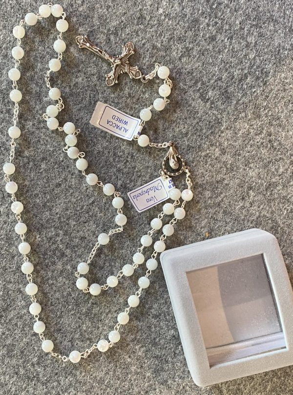 Mother of Pearl Rosary in box - Image 2